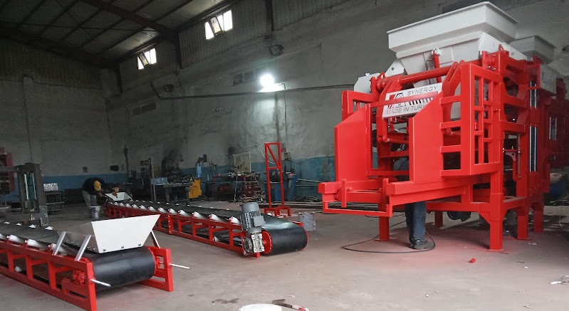 Machine fabrication de brique