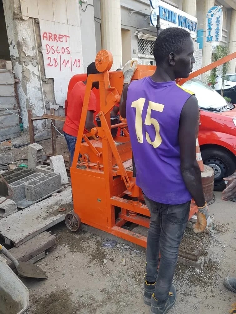Machine a parpaing manuelle 