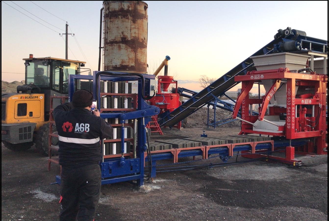 AGB 4.2  Machine a Parpaing Automatique fabrication de paves, brique, parpaing