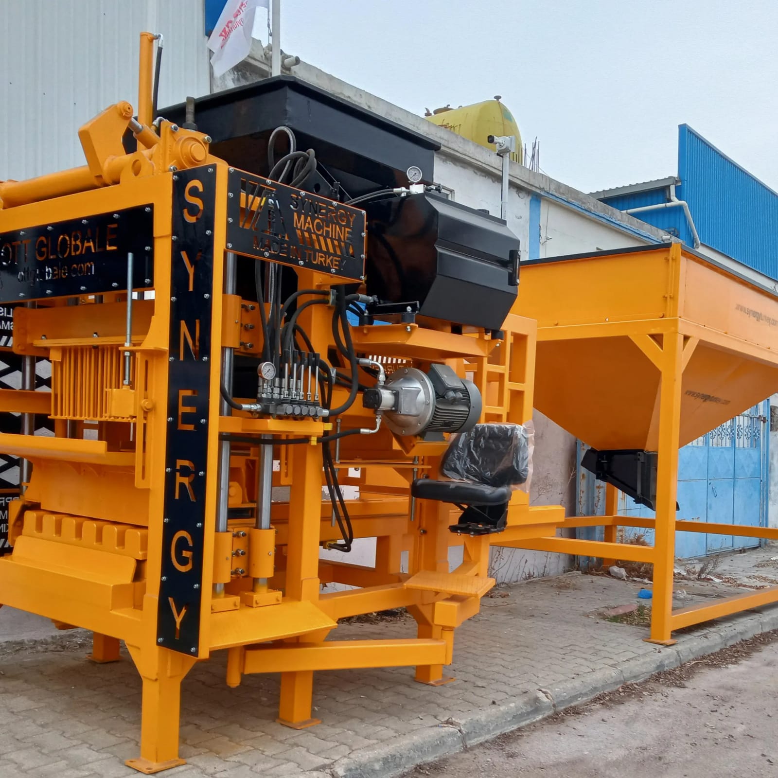 Machine-a-parpaing-pave-bordure-hourdis-machine-a-parpaing