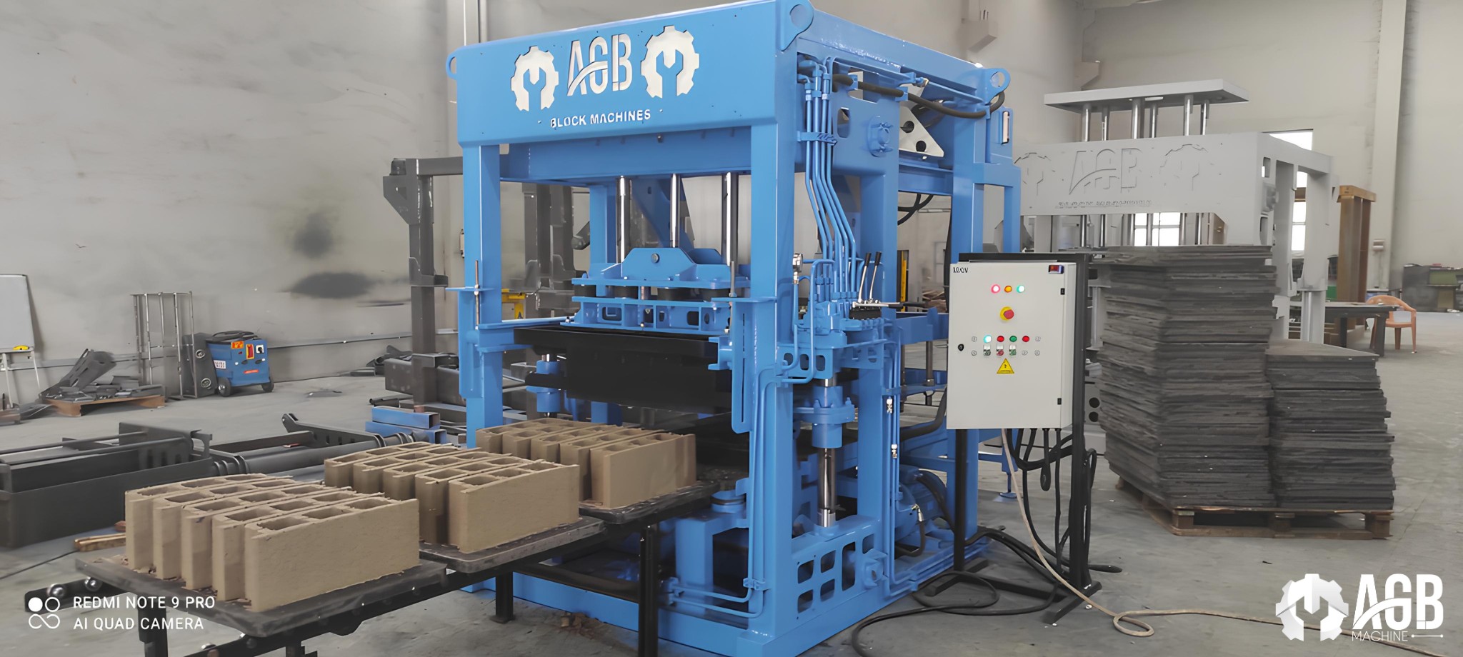 Machine a parpaing, machine de bloc béton, pondeuse parpaing, presse a parpaing, machine de fabrication de brique, machine parpaing